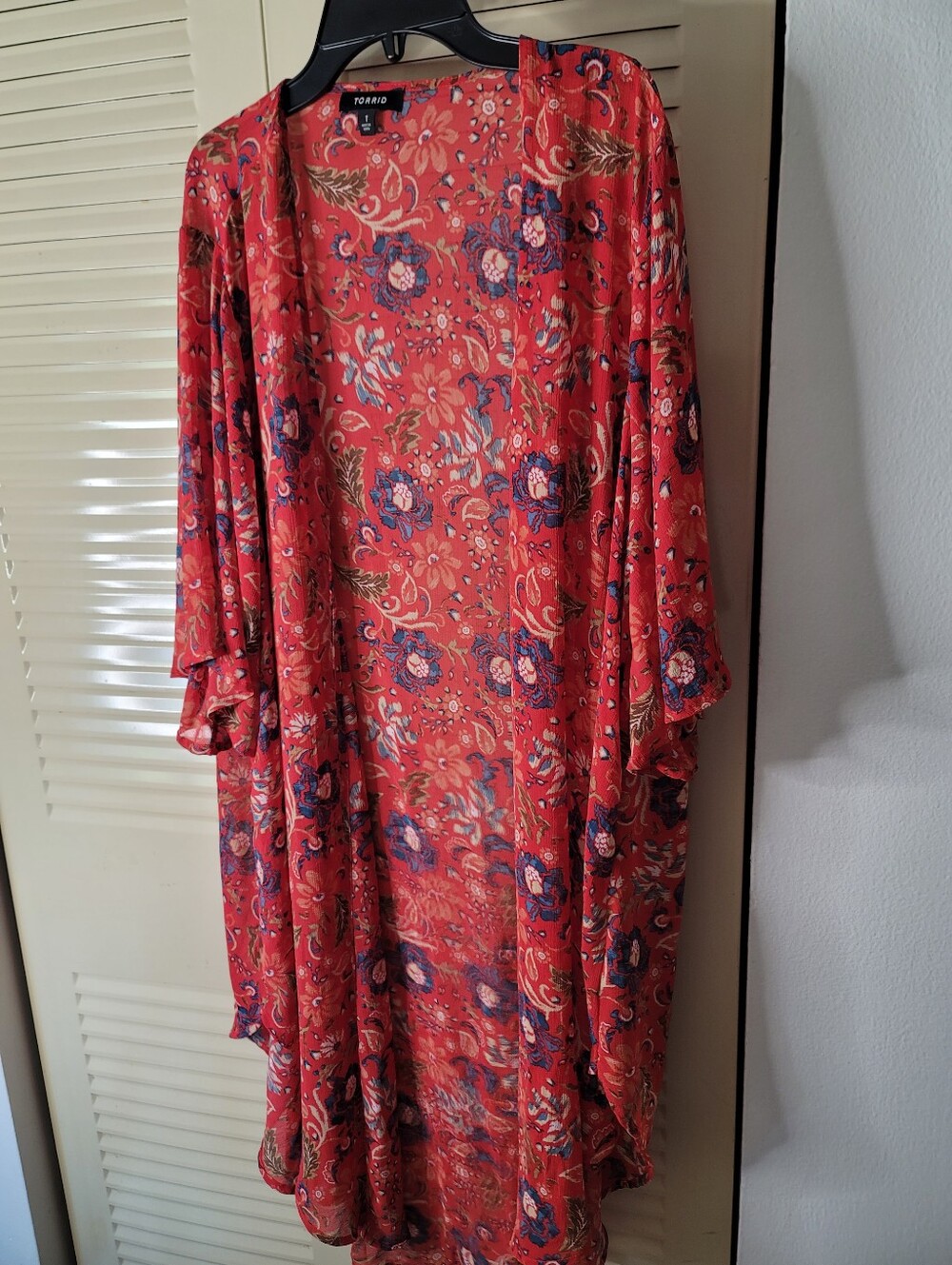 Torrid Womans Sheer Floral Kimono Size 1